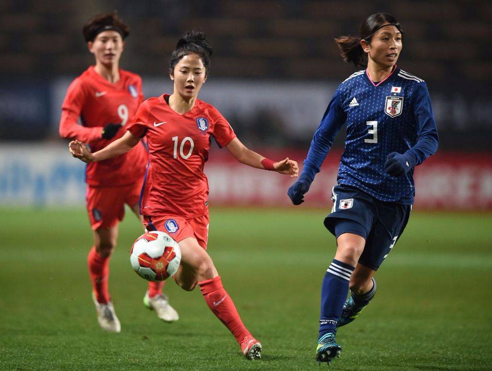 日本女足队在比赛中发挥出色夺冠