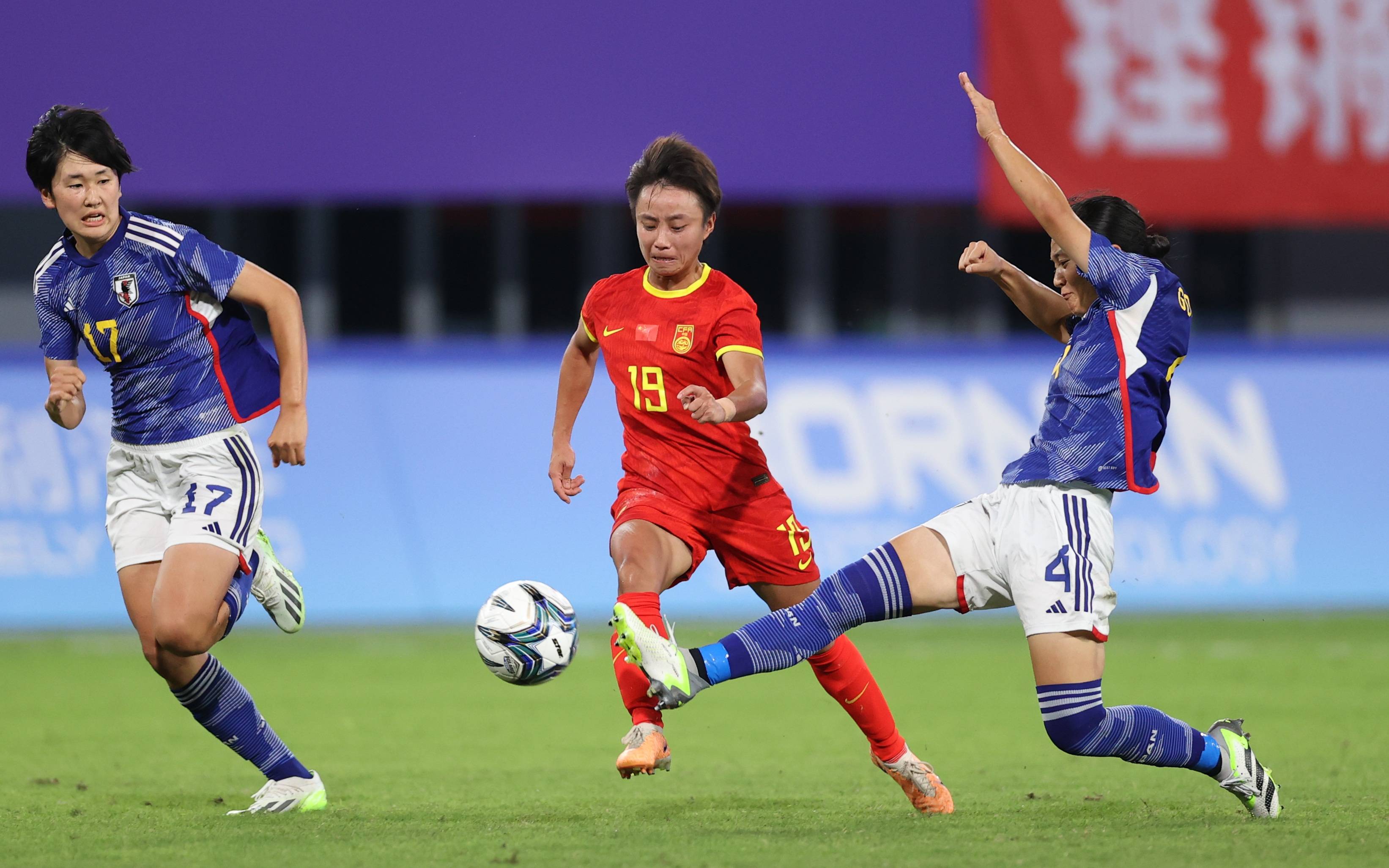 中国女子足球队夺得国际赛事冠军