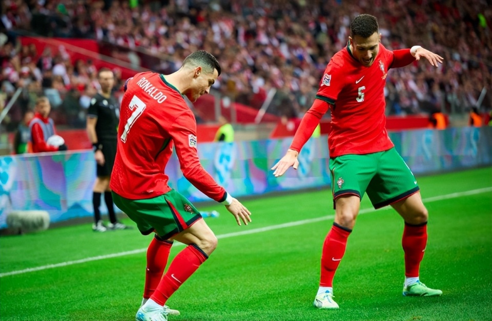 进攻猛将：葡萄牙队的前锋在欧洲杯赛上狂飙进球