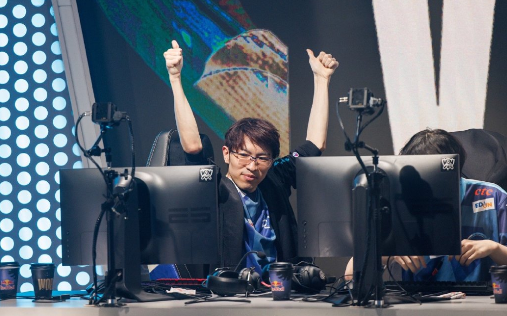 DFM横扫JDG，Inspired关键团战开团秒人强强对话小组赛，引爆全场热议