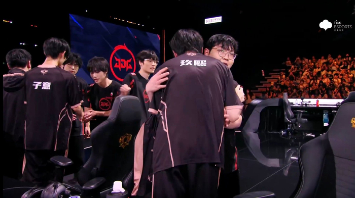 世俱杯改制-EG鏖战JDG，Inspired拿下关键大龙激烈交锋小组赛，让粉丝疯狂欢呼