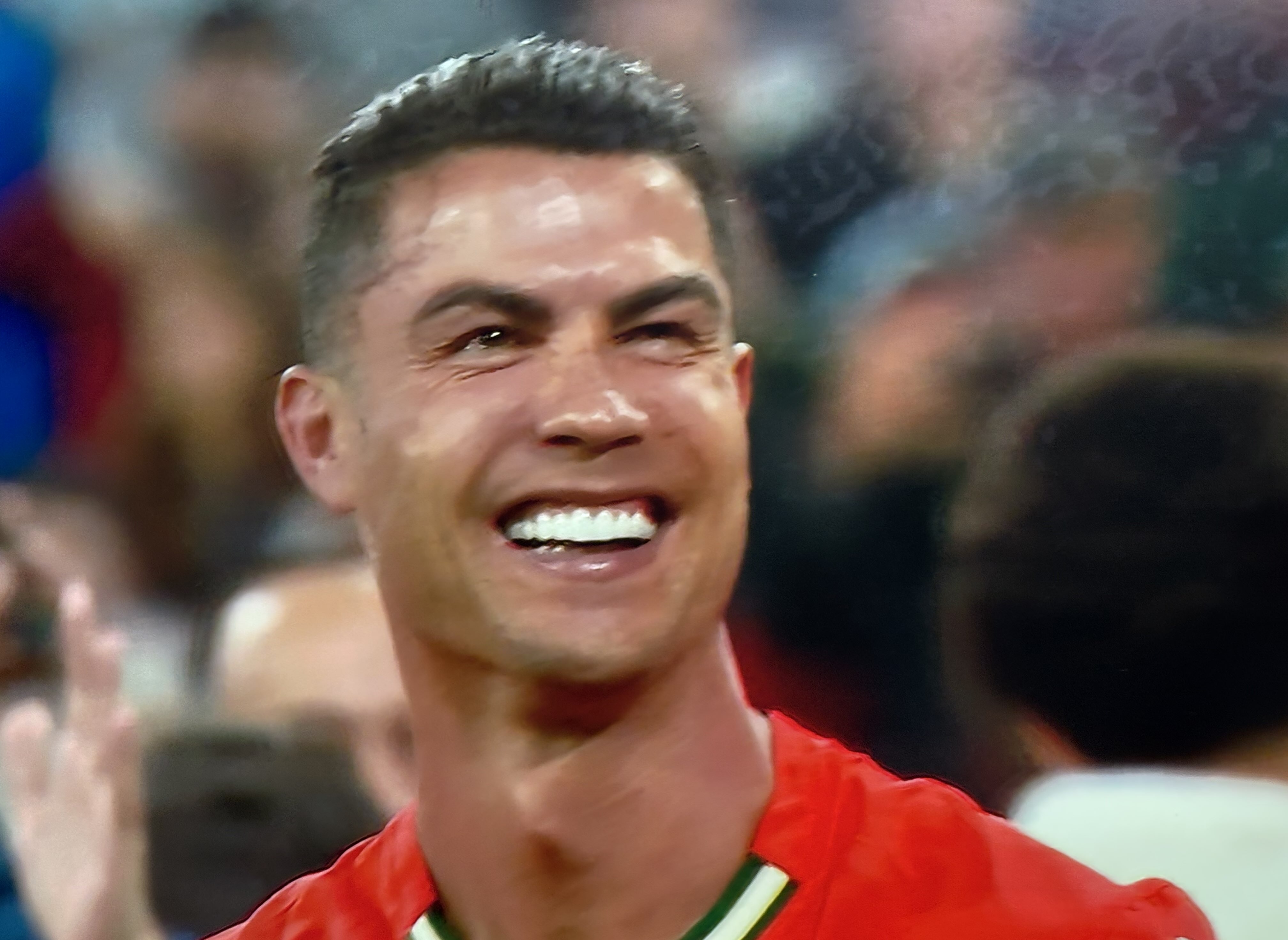 HLE险胜EG，Knight关键团战开团秒人顶尖较量入围赛，让粉丝疯狂欢呼