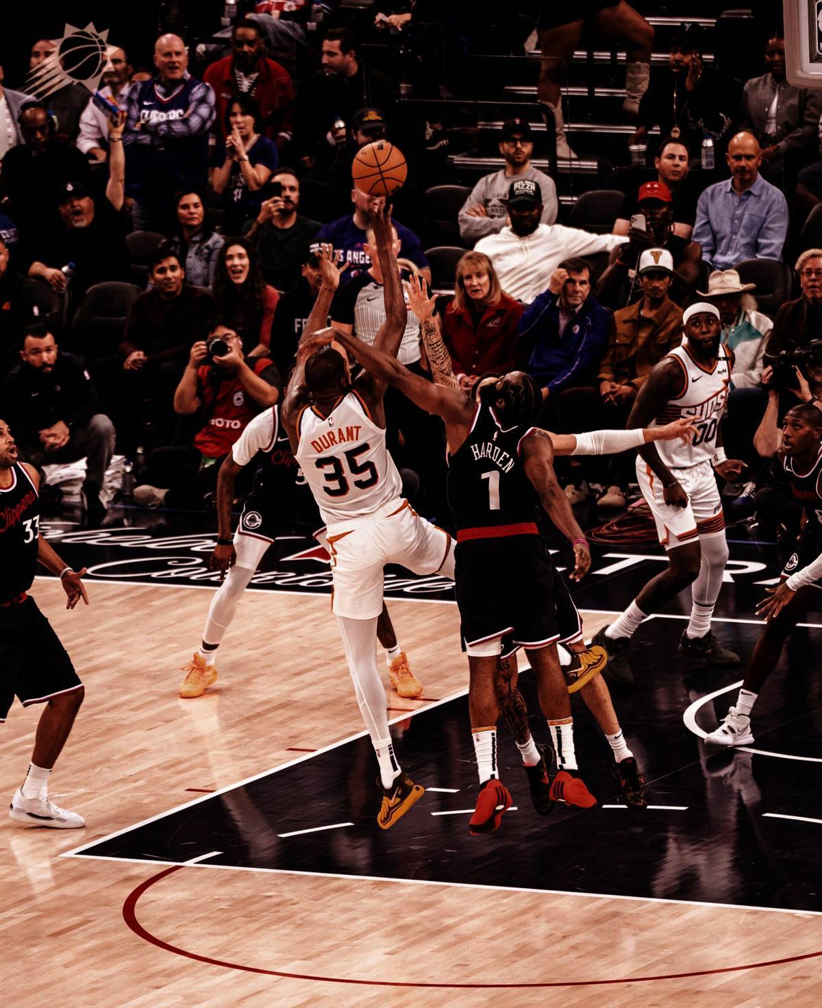 世俱杯冠军-快船战胜山猫,莱昂纳德独得29分