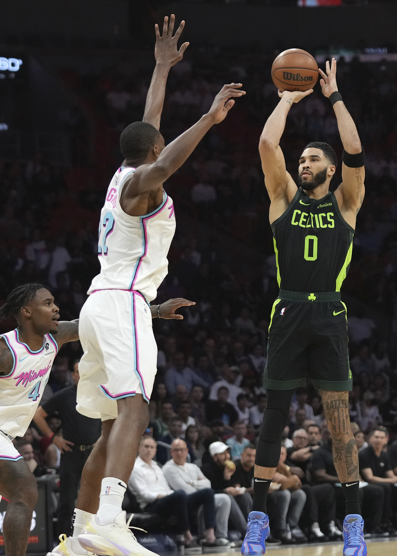 包含热火大胜凯尔特人，季后赛前景一片光明的词条