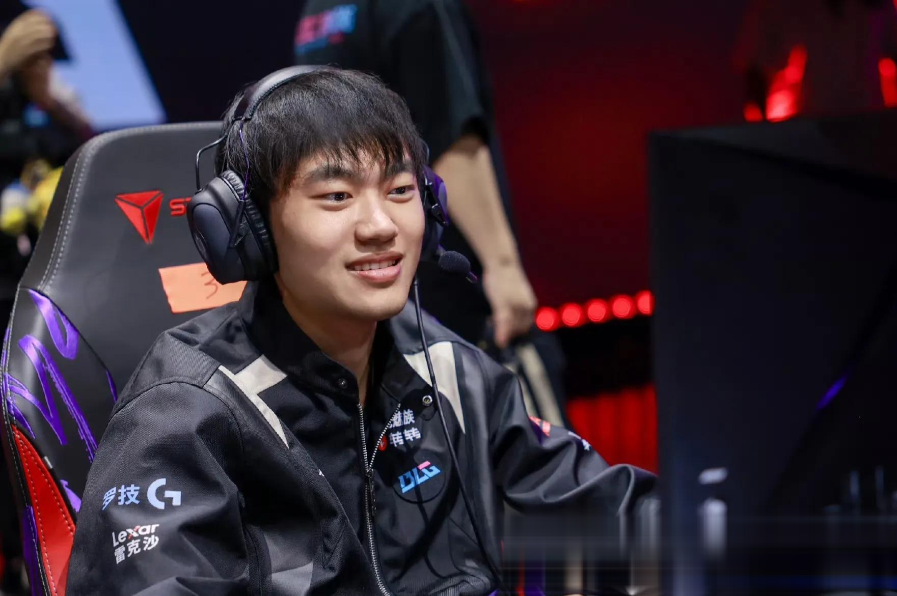 包含MAD力克BLG，Faker极限生还后反打焦点之战八强赛，强势挺进下一轮的词条