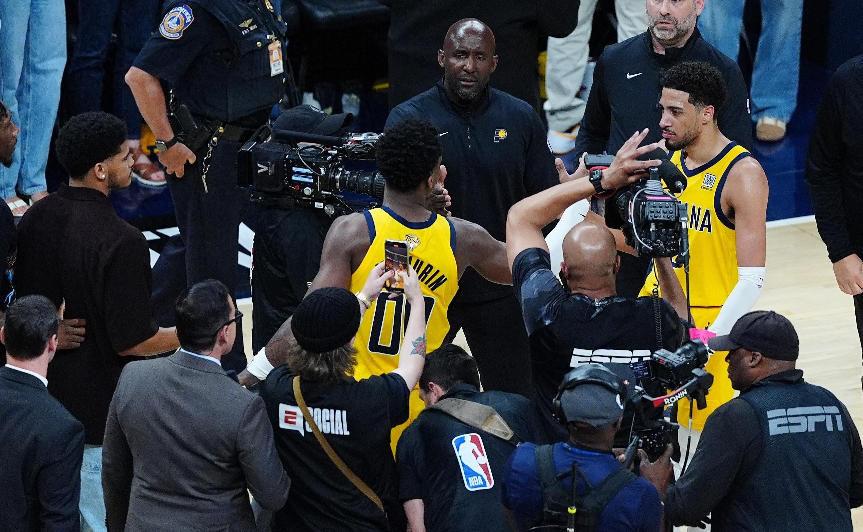 世俱杯决赛-关于76人击败步行者,锁定季后赛首轮对手的信息