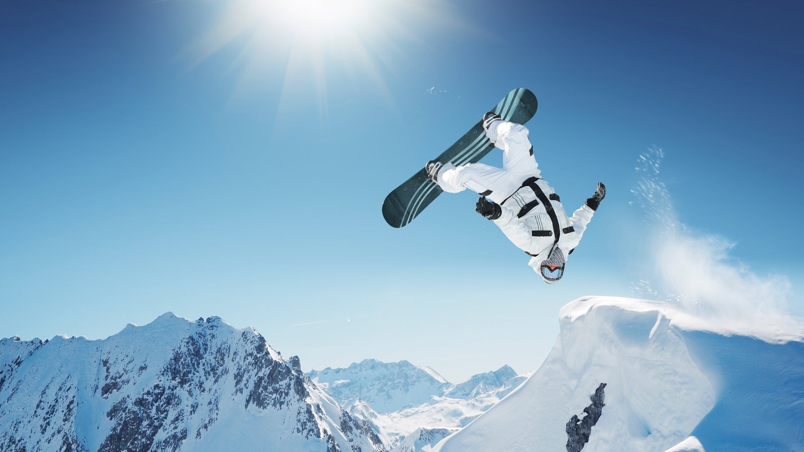 赛道上的战术棋盘,拉塞尔如何将迈凯伦化为利刃,碾过阿斯顿马丁的铜墙铁壁